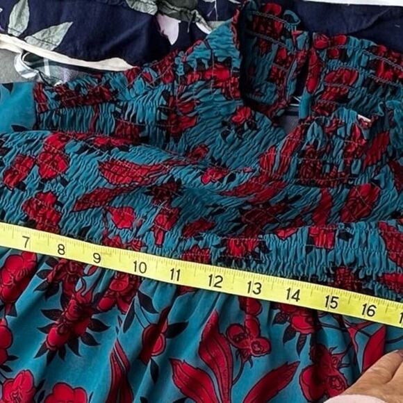 Abercrombie and Fitch women’s L blouse with elastic neck, bodice, and cuffs - Picture 9 of 10